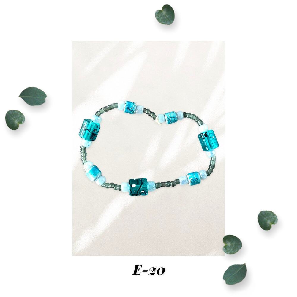 Blue Glass Splatter Beaded Stretch Bracelet